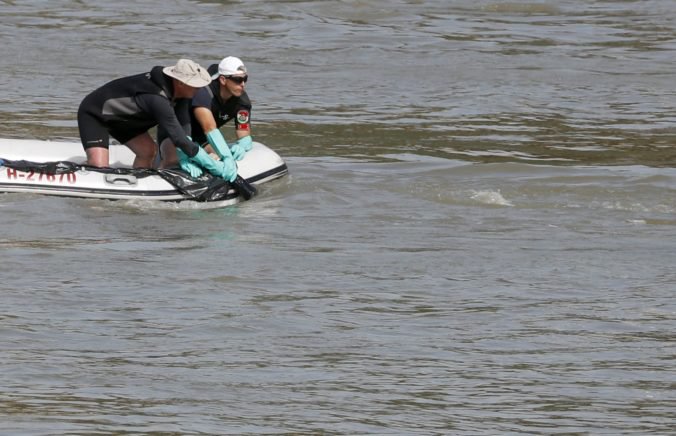 Počet obetí zrážky lodí na Dunaji stúpol, telo ženy našli 21 kilometrov od miesta nehody