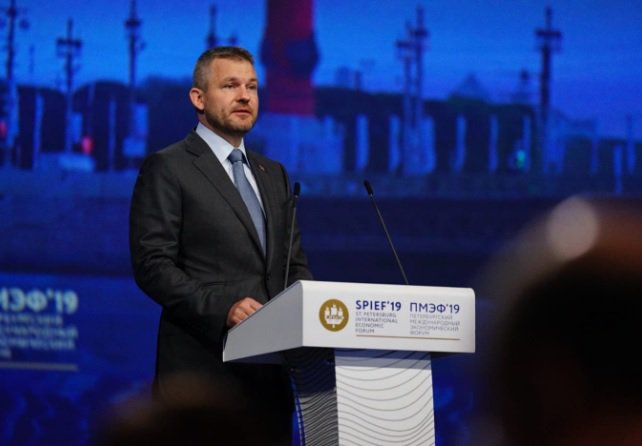 Udržateľný rozvoj nemôže fungovať bez mieru, povedal Pellegrini na ekonomickom fóre v Petrohrade