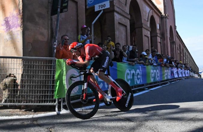 Tom Dumoulin nebude štartovať na Tour de France, po páde na Giro d´Italia nie je fit