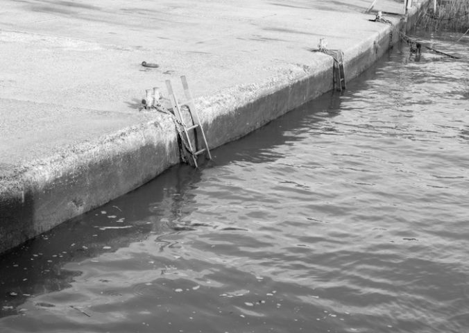 V jazere v Čani sa utopil 15-ročný tínedžer, skočil z betónového móla