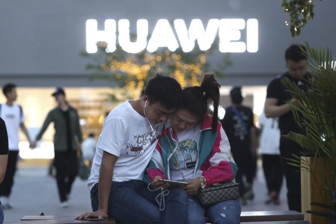 Huawei by sa mohol stať najväčším svetovým výrobcom smartfónov, vyhlásil strategický riaditeľ firmy