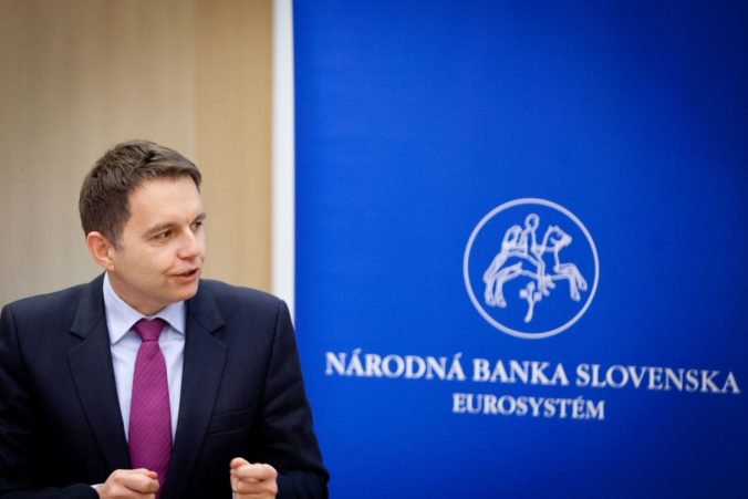 Vyrovnaný rozpočet Slovenska je ohrozený, podľa guvernéra Kažimíra treba dodatočné opatrenia