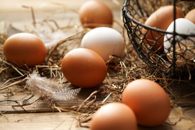 Kaufland postupne rozširuje sortiment vajec z podstielkového a voľného chovu od slovenských farmárov