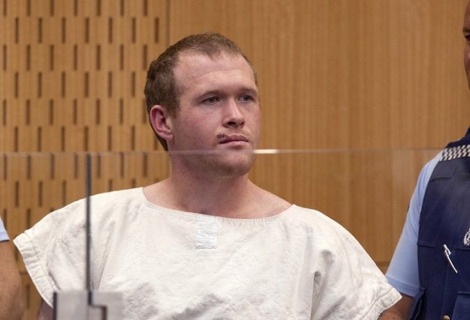 Muž obvinený z útoku v Christchurchi poprel obvinenia z terorizmu aj vrážd