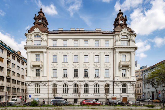 Národná kultúrna pamiatka, budova Obchodnej a priemyselnej komory zo začiatku 20. storočia v centre Bratislavy, je po piatich rokoch definitívne zrekonštruovaná