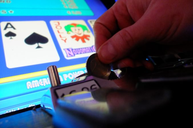 Nitriansky poslanci schválili zákaz herní a kasín, z mesta však nezmiznú naraz
