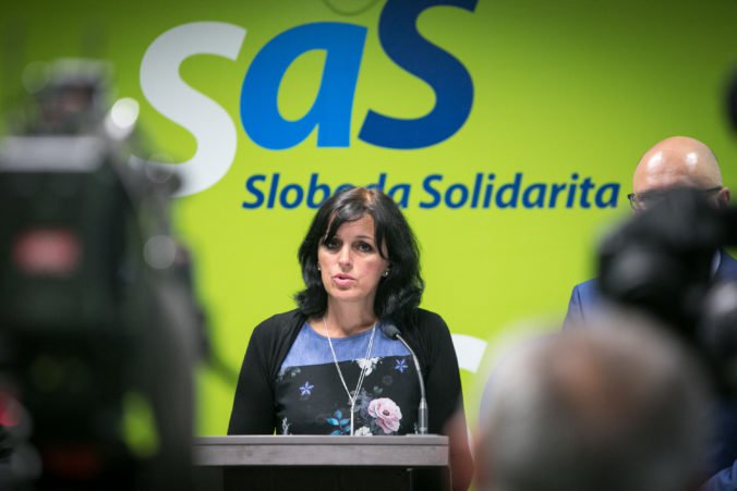 SNS ponúka populistické riešenie koncesionárskych poplatkov, SaS by ich zrušila pre všetkých
