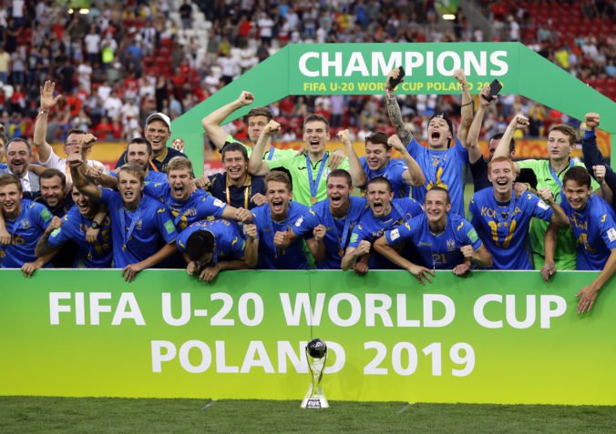 Ukrajina sa teší z historického úspechu, futbalisti triumfovali na MS vo futbale do 20 rokov