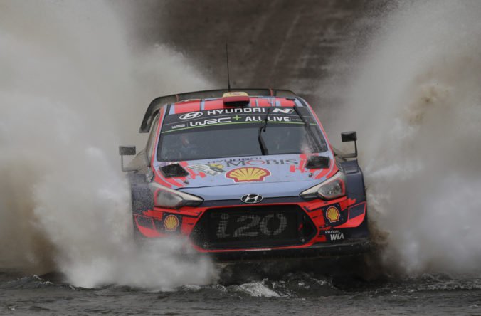 Španiel Dani Sordo s autom Huyndai i20 triumfoval na Rely Sardínie