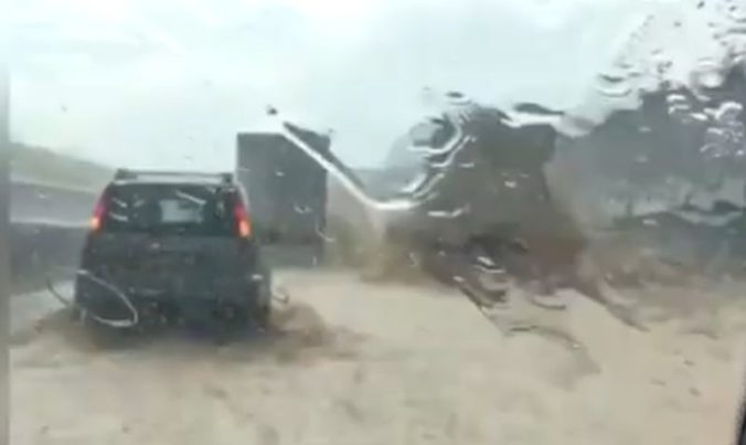 Video: Levoču zasiahla supercela, krupobitie a intenzívne zrážky zaliali aj diaľnicu