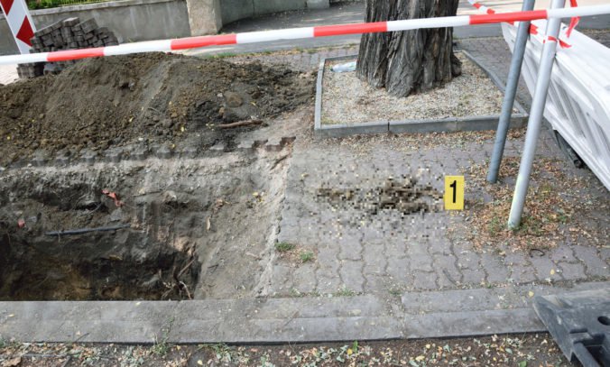 Foto: Pri rekonštrukcii plynového potrubia v Nových Zámkoch našli ľudské pozostatky