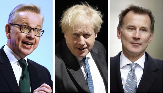 O post šéfa britských konzervatívcov bojujú už iba traja kandidáti, stále dominuje Boris Johnson
