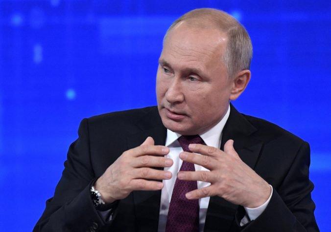 Rusi volali prezidentovi Putinovi, sťažovali sa na nízke mzdy, plné nemocnice a zničené cesty