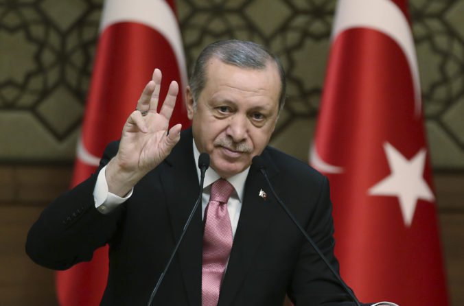 Erdogan stratil kontrolu nad správou Istanbulu, opakované voľby vyhral kandidát opozície