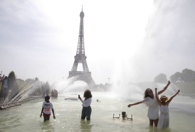 Paríž zasiahnu intenzívne horúčavy, teploty budú atakovať štyridsiatku
