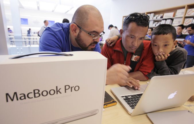 Apple sťahuje státisíce notebookov MacBook Pro, ich batérie sa vraj môžu prehriať a začať horieť