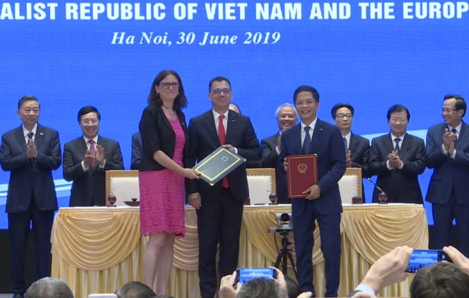 Európska únia a Vietnam podpísali dohodu o voľnom obchode, zruší takmer všetky clá