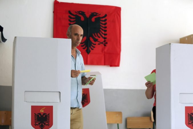 V Albánsku sa konajú komunálne voľby, opozícia vyzvala na ich bojkot