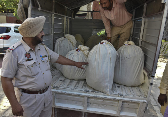 Indickí colníci zadržali rekordné množstvo drog, boli ukryté medzi vrecami kamennej soli