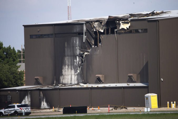 Video: Lietadlo sa počas štartu zrútilo do hangára, zahynulo desať ľudí