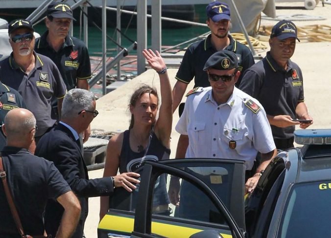 Nemeckú kapitánku prepustili z domáceho väzenia, Salvini na rozhodnutie súdu reagoval s hnevom