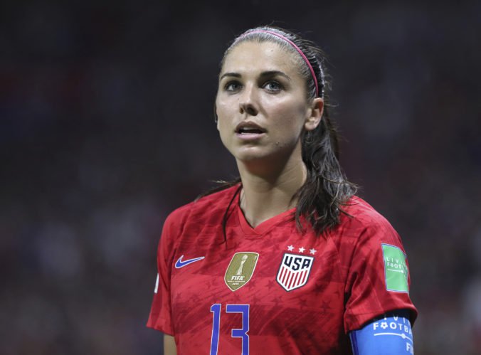 Video: Morganová posunula Američanky do finále MS vo futbale, jej gólová oslava bola kontroverzná