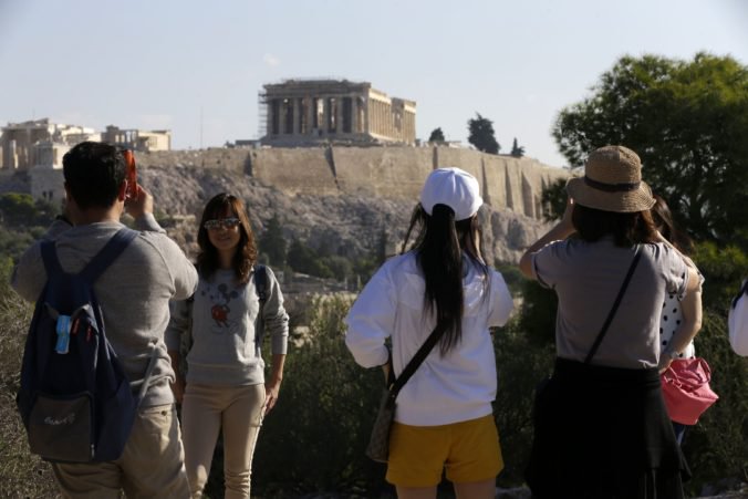 Akropolu v Grécku museli na niekoľko hodín uzavrieť, dôvodom bolo horúce počasie