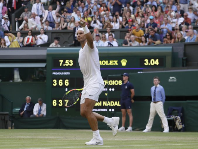 Nadal aj Federer postúpili vo Wimbledone ďalej, Querrey nadviazal na skalp svetovej štvorky