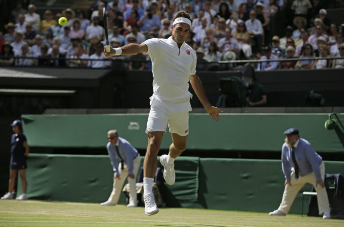 Prvý týždeň na Wimbledone otestuje aj nervy hráčov, Federer okomentoval zaváhania favoritov