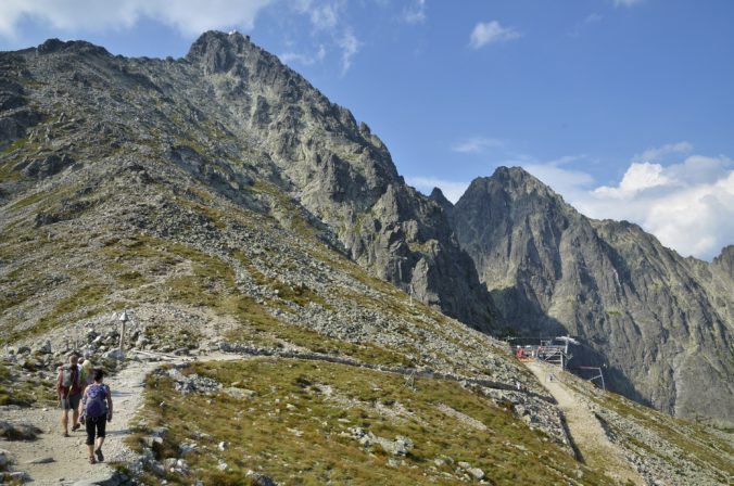 Mladý turista padal vo Vysokých Tatrách tridsať metrov, utrpel mnohopočetné zranenia
