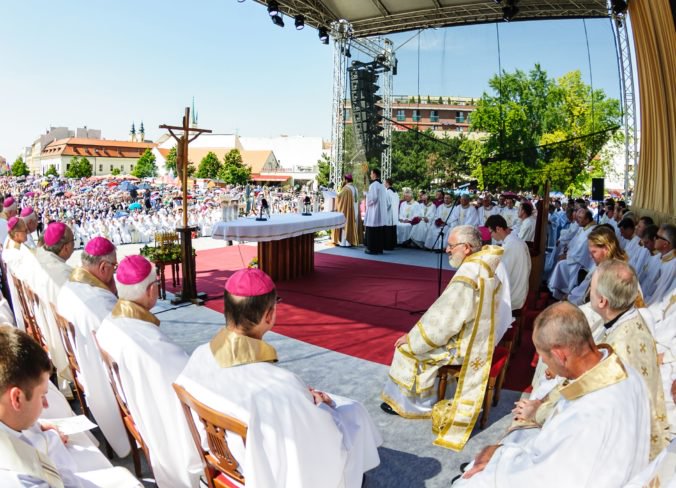 Sviatok svätých Cyrila a Metoda treba podľa biskupov rozvíjať duchovným aj materiálnym spôsobom