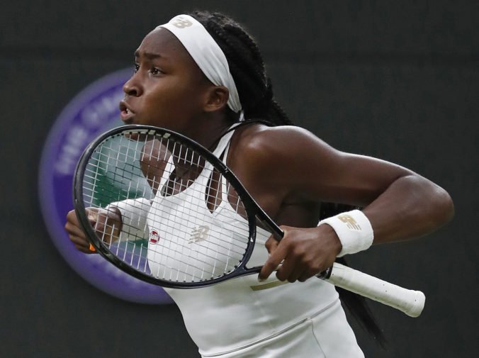 Video: Wimbledon pre americkú tínedžerku ešte neskončil, Coco Gauffová udivuje tenisový svet