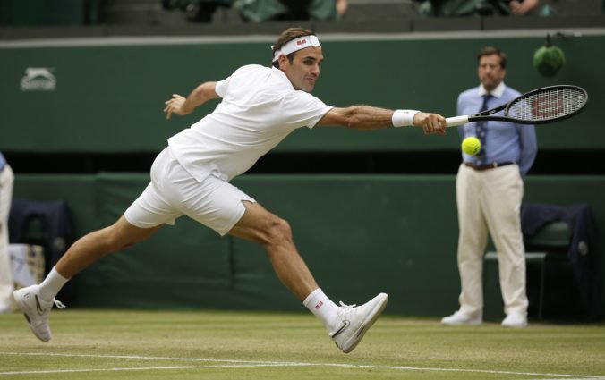 Federer má na konte 350. víťazných zápasov na grandslamoch, na Wimbledone prekonal aj rekord Connorsa
