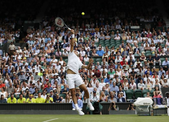 Federer potreboval iba 73 minút na 99. víťazný zápas na Wimbledone, vo štvrťfinále aj Nadal a Djokovič