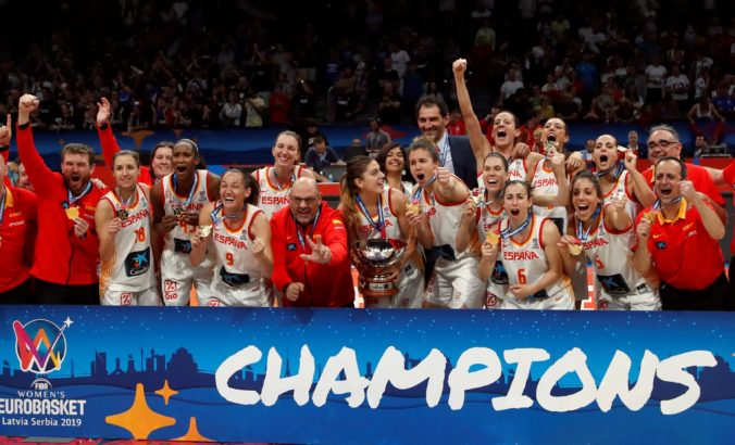 Video: Basketbalistky Španielska nedali Francúzkam šancu, obhájili titul európskych šampióniek