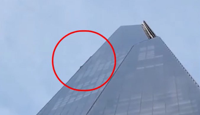 Video: Muž sa vyšplhal na mrakodrap v Londýne, zrejme nepoužil laná ani prísavky