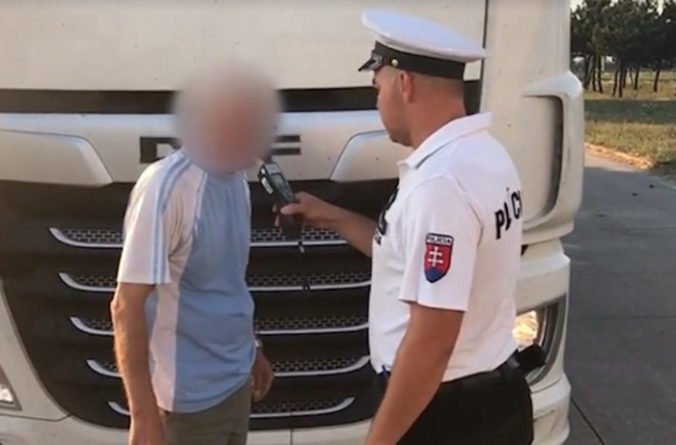 Video: Policajti opäť kontrolovali vodičov, prichytili až deväť opitých kamionistov