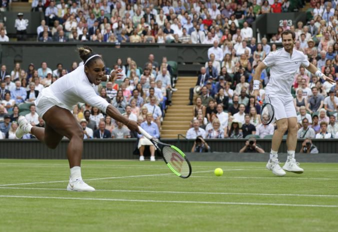 Andy Murray a Serena Williamsová postúpili do osemfinále mixu na Wimbledone