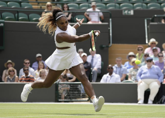 Serena Williamsová poškodila na Wimbledone tréningový kurt, musí zaplatiť pokutu