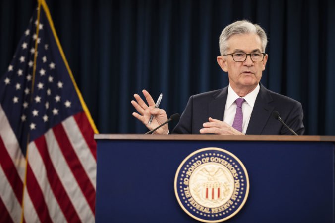 Šéf Fed-u signalizuje ochotu pristúpiť k prvému zníženiu úrokových sadzieb za dekádu