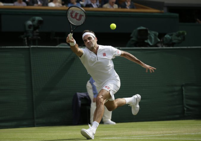 Video: Fantastický Federer má už 100 víťazstiev vo Wimbledone, o finále zabojuje proti Nadalovi