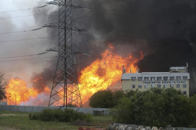Video: V tepelnej elektrárni pri Moskve vypukol silný požiar, jeden z energoblokov sa odpojil
