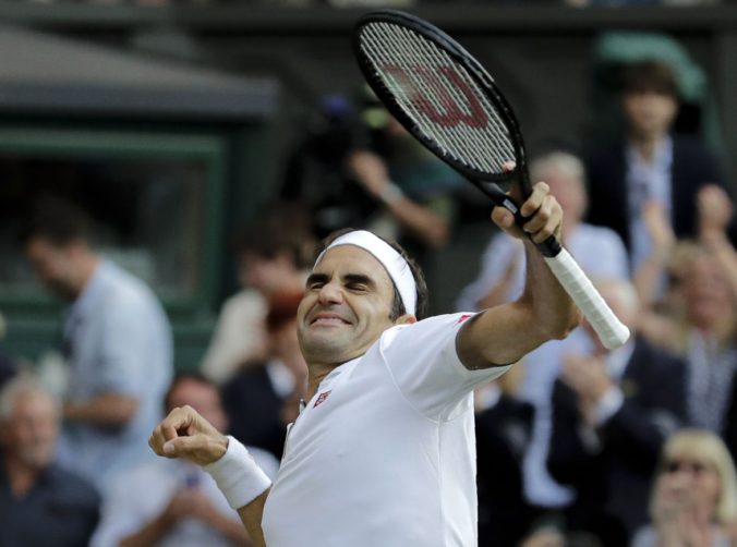 Video: Nadal prehral duel velikánov, do finále Wimbledonu postúpil Federer