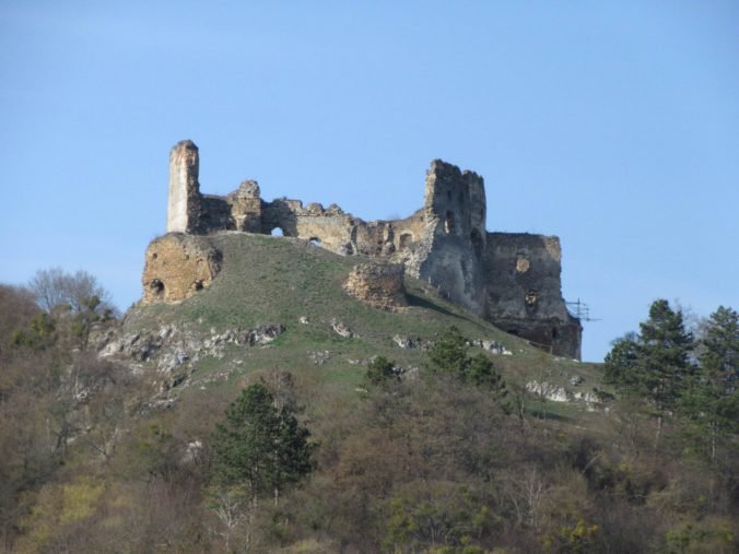Práce na hrade Čičva pokračujú obnovou delovej bašty, do vena ho dostala aj Alžbeta Bátoriová