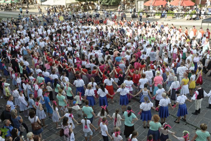 Foto: Vyše sedemsto tanečníkov karičky vytvorilo záznam do Knihy slovenských rekordov