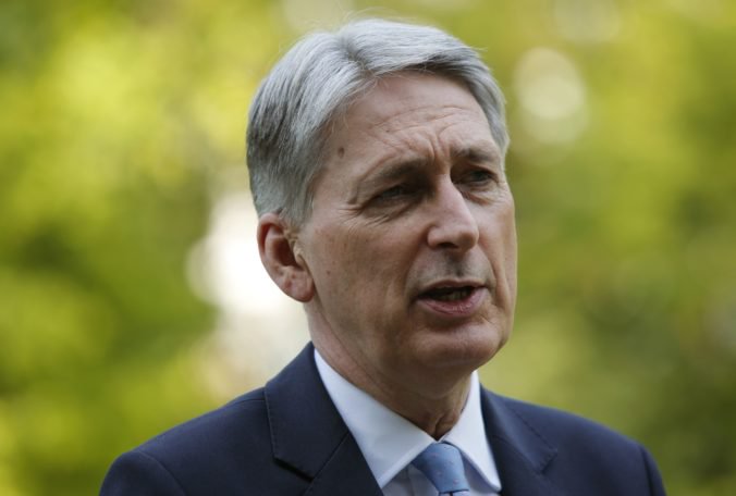 Minister Hammond varoval, že Veľká Británia nemá páky na kontrolu brexitu bez dohody