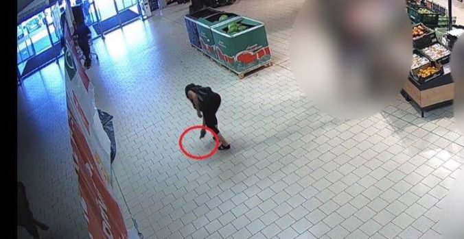 Foto: Žene hrozí rok za mrežami, v obchodnom dome našla peňaženku a nechala si ju