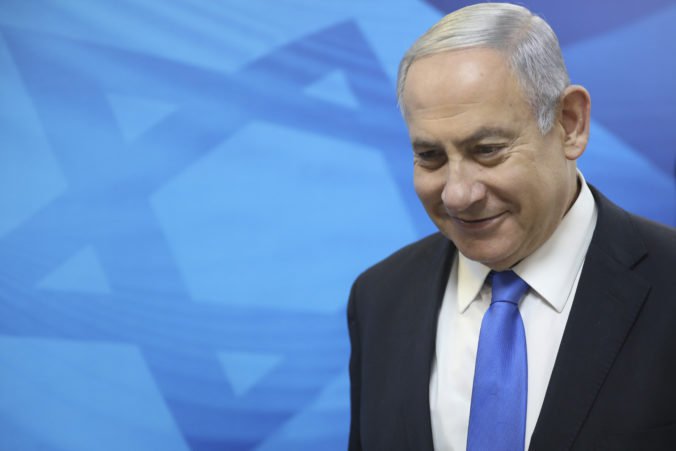 Netanjahu sa stane najdlhšie slúžiacim premiérom Izraela, čelí najväčšej politickej kríze