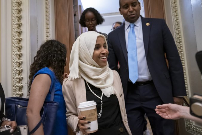 Kongresmanky prešli do protiútoku, Ilhan Omar označila Trumpa za fašistu
