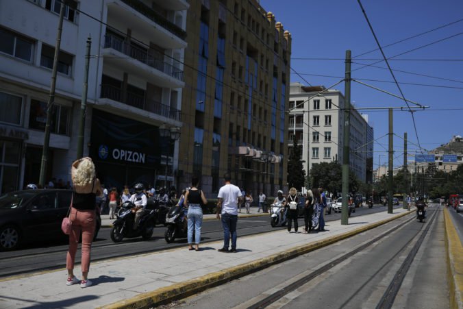 Atény zasiahlo silné zemetrasenie, ľudia zo strachu vybiehali na ulice